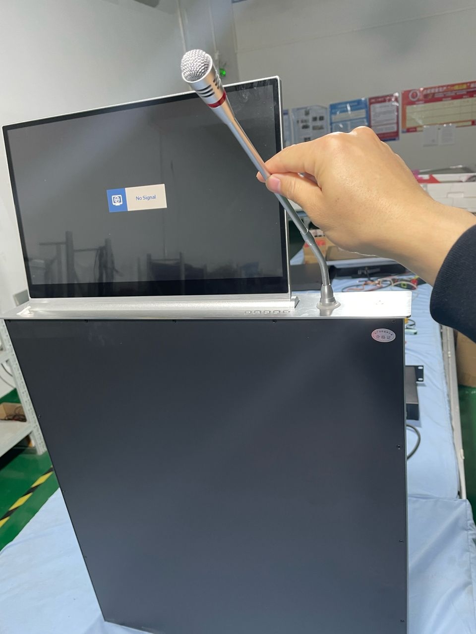 15.6/17.3/18.5/21.5/23.8 Monitor heis for konferanserom