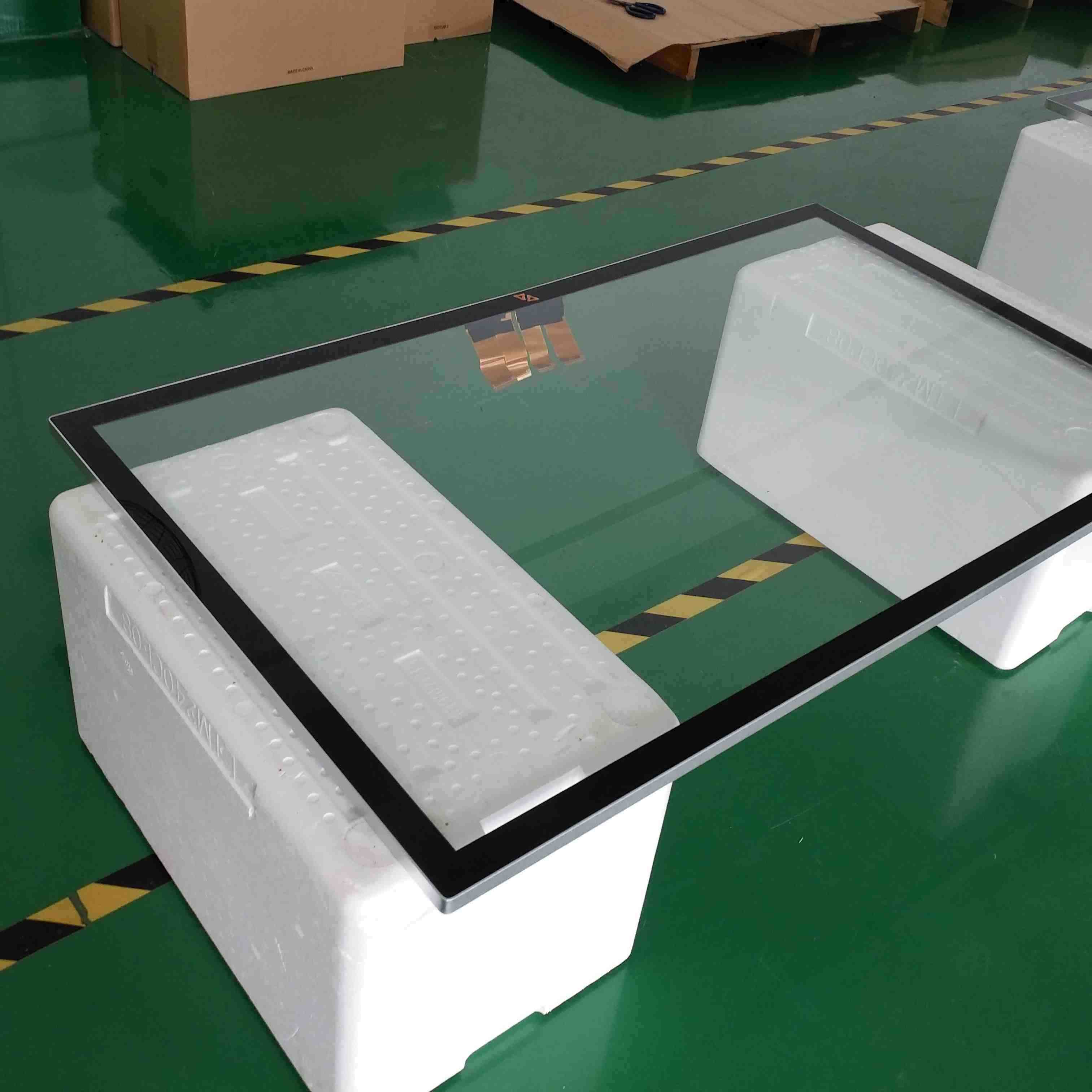 Herdet glass med tilpasset størrelse og design for LCD
